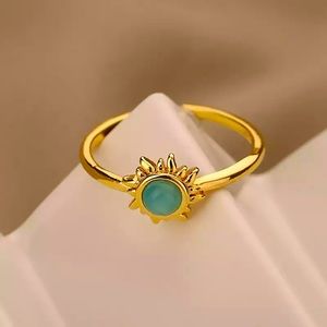 Cute sun ring with aquamarine gem in the center